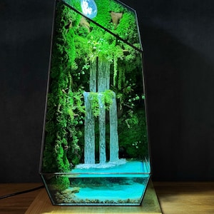 Geometric Glass Terrarium, Preserved Moss (15×30 cm), LED Option