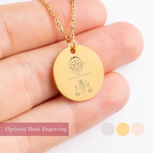 Könnte beinhalten: Goldkette mit einem runden Anhänger, der ein Sternzeichen zeigt. Der Anhänger ist mittig durch eine Linie geteilt, mit einem Widder-Symbol oben und einem Waage-Symbol unten. Die Kette liegt auf einer Hand, unter der der Text "Optionale Gravur auf der Rückseite" steht. Unter dem Text sind drei Farboptionen dargestellt: Silber, Gold und Roségold.