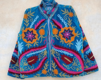 Handgemaakt Suzani fluwelen jack • Geborduurde jas met blauwe bloemen