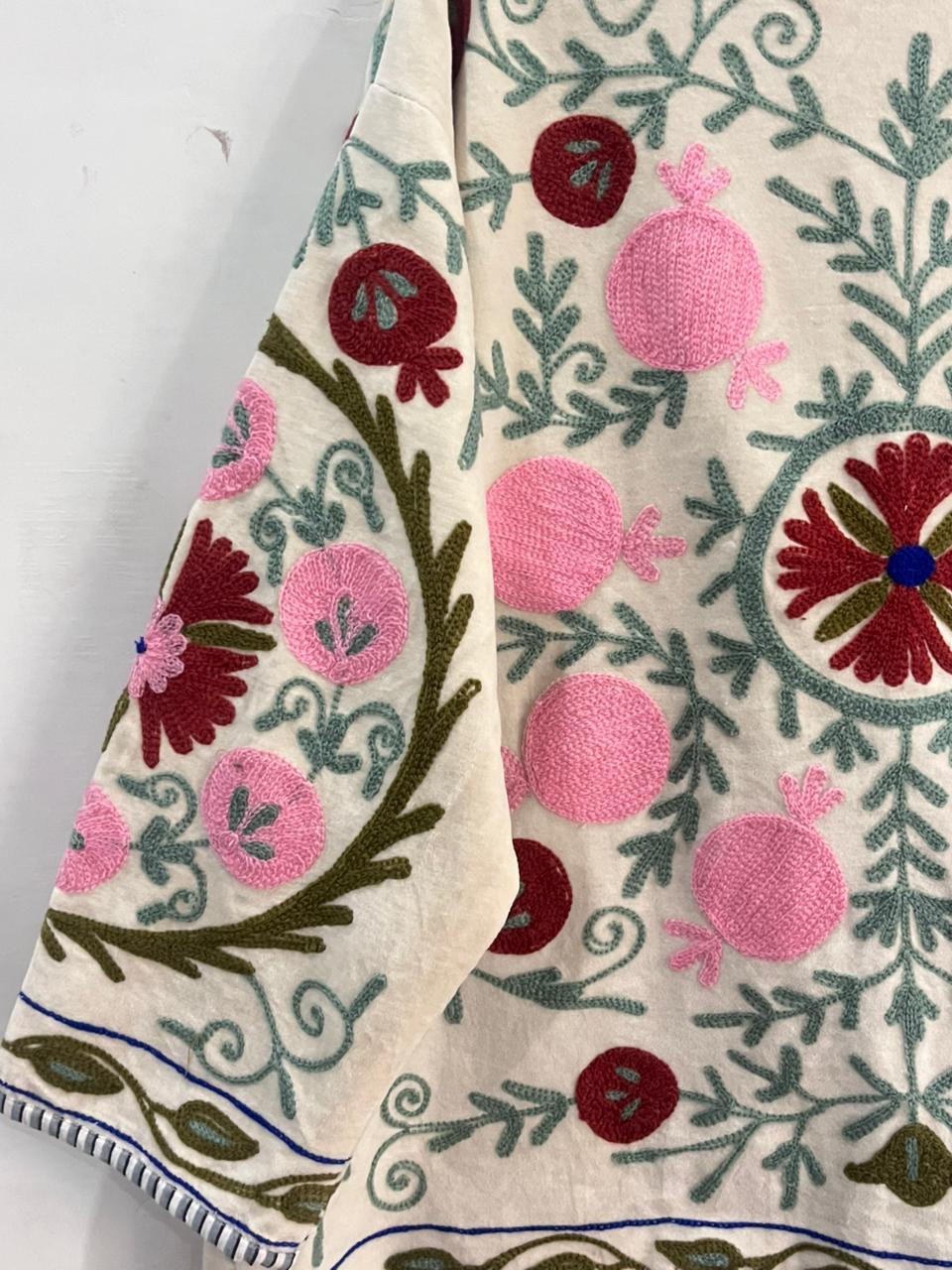 手刺繍ベルベットスザニジャケット｜クリーム色花柄ボヘミアンコート