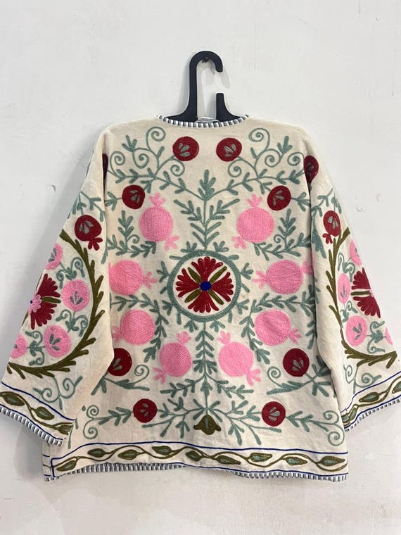 手刺繍ベルベットスザニジャケット｜クリーム色花柄ボヘミアンコート