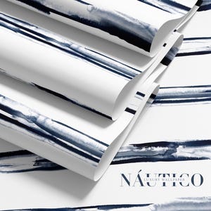 Carta da parati di lusso a righe in stile acquerello Náutico / Arte murale costiera blu navy e bianca / Minimal / Opzioni di materiali staccabili e attaccabili o tradizionali.