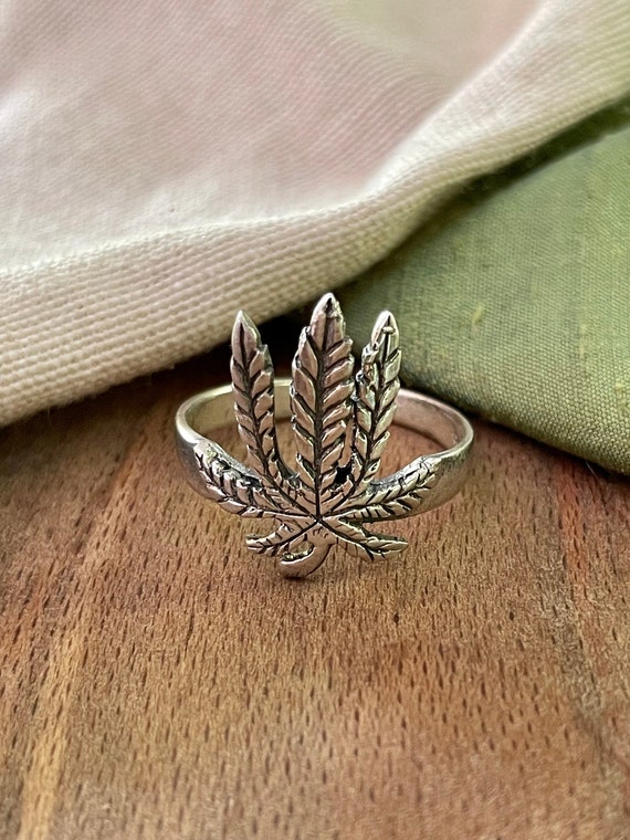 Nice Smoker Leaf Solid Sterling 925 Silver Ring S… - image 1