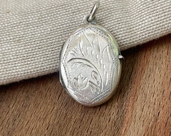 Small Engraved Pendant Locket Sterling 925 Silver Antique Vintage Retro Jewelry