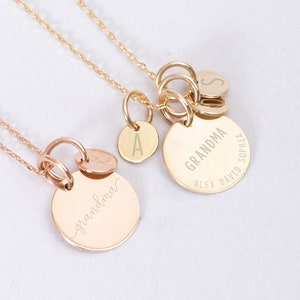 Collar de disco personalizado para abuela con las iniciales de los nietos en oro macizo de 14 quilates, etiquetas de disco múltiples con las iniciales de los pequeños niños, regalo personalizado para la nueva abuela
