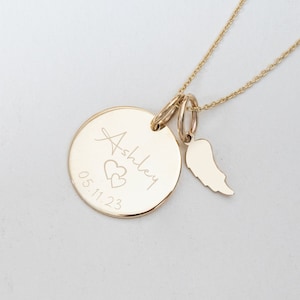 Personligt halsband med skiva och liten ving, 14K 18K massivt guld, graverat minne av en älskad eller ett barn, present till henne