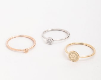Puede incluir: Tres anillos delicados con un diseño de huella de pata. Los anillos están disponibles en oro rosa, oro blanco y oro amarillo. Los anillos son para tallas 3-5-7 mm y 5-7 mm.