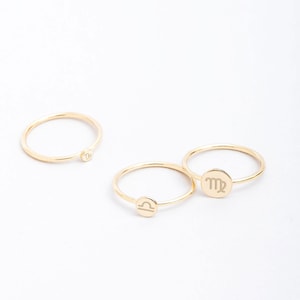 10K 14K 18K Solid Gold Zodiac Sign Ring, Personalized Engraved Disc, Minimalist Astrology Pinky Signet, Horoscope Birthday Gift for Her