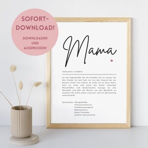 May include: A framed print with the word "Mama" in elegant script, a small pink heart, and German text. The print is in a light wood frame and includes the words "SOFORT-DOWNLOAD!" and "DOWNLOADEN UND AUSDRUCKEN!" in a pink circle.