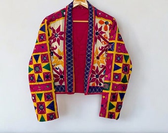 Chaqueta Banjara Vintage: Tejido indio bordado, estilo bohemio