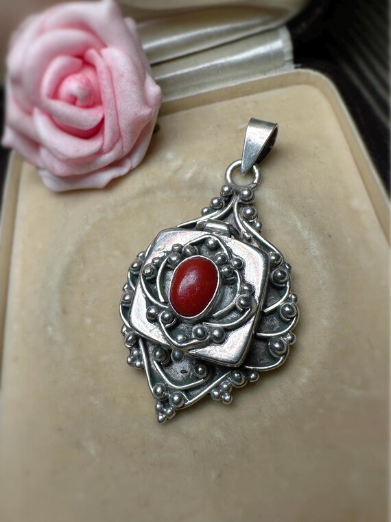 Sterling Silver Poison Locket Pendant with Natural Coral – Vintage 925 Box  Pendant – Hidden Chamber Amulet Jewelry