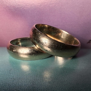 Ensemble de deux alliances vintage soviétiques d'avant 1953 fabriquées à Riga en argent doré 875