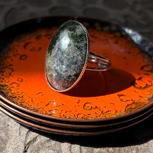 Anillo grande de ágata musgosa – Anillo ajustable de plata de ley 925 – Piedra ovalada verde llamativa – Pieza única