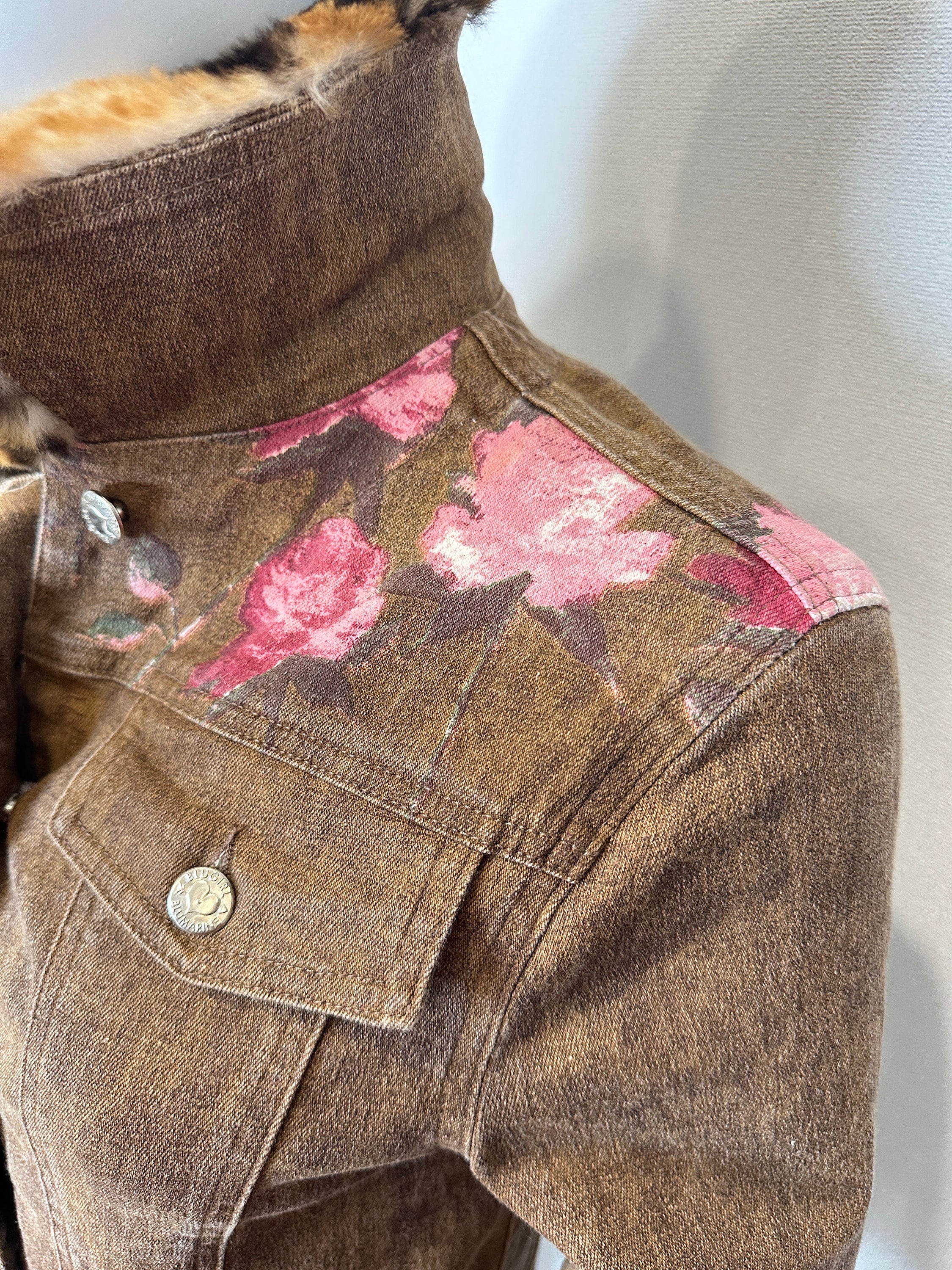 BLUGIRL BLUMARINE ファー付きジャケット Y2K Blumarine Blugirl Denim Jacket: Flower Painted, Rabbit