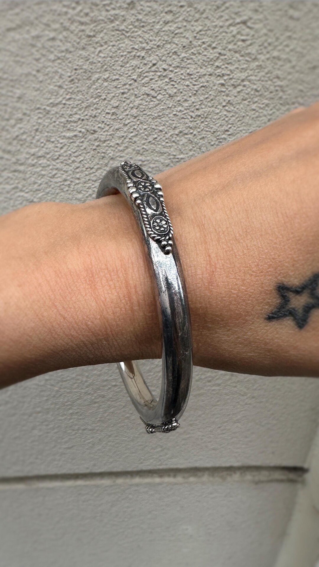 華やかな花柄スターリングシルバーバングルブレスレット