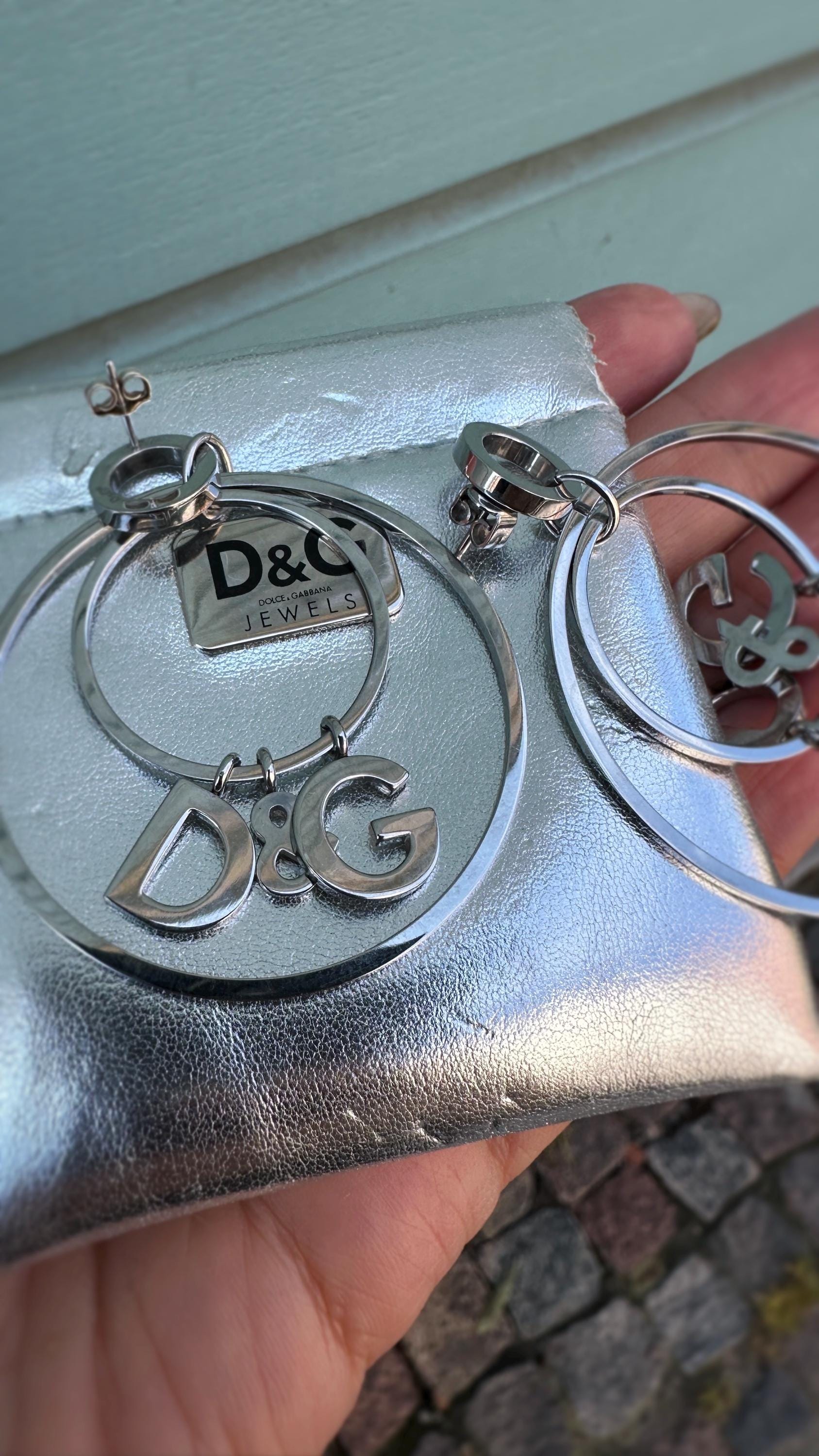 Dolce & Gabbana D&Gロゴスカーフリング Clip-on earrings with DG logo in Gold for Women | Dolce&Gabbana®