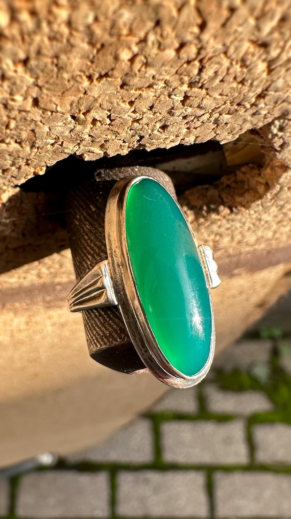 Vintage Silver Ring with Natural Green Chalcedony – Old Hallmark – Size 16