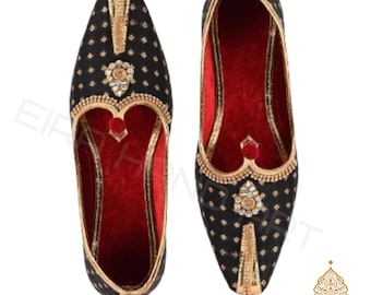 Handmade Black Juttis for Men – Traditional Indian Khussa Wedding Footwear