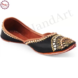 Handmade Leather Jutti: Women&#39;s Rajsthani Wedding Mojari