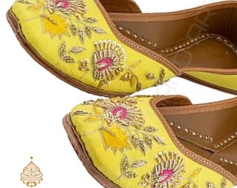 Ręcznie robione jutti i buty ślubne w Pendżabie, Modne indyjskie jutti Mojari - EiraHandArt