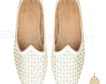 Juttis brancos feitos à mão – Sapatos Khussa tradicionais indianos para homens, Mojaris de casamento