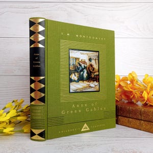 Lucy M Montgomery, Anne of Green Gables, Beautiful Gift Edition Book, Sumptuous Green Cloth with Lovely Color Plate Illustrations, As New