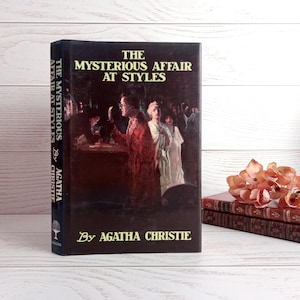 Agatha Christie, O misterioso caso de Styles, EDIÇÃO CENTENÁRIA DE 1990, livro de capa dura, sobrecapa com design original de 1920, 1º Poirot!
