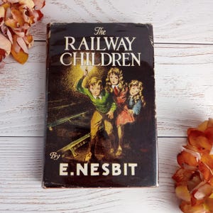 E Nesbit, Die Eisenbahnkinder, SELTENES 1950er Jahre Original Vintage Hardcover-Buch im Schutzumschlag, illustriert von CE BROCK, gut erhalten, sauber.
