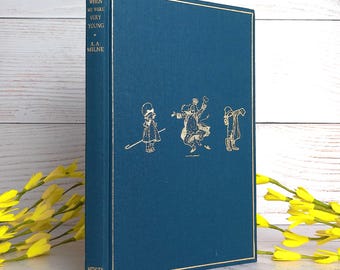 A. A. Milne (Ursinho Pooh), Quando Éramos Muito Jovens, Lovely, edição fac-símile de 1999 da primeira edição do livro, ilustrações de E. H. Shepard, Methuen.