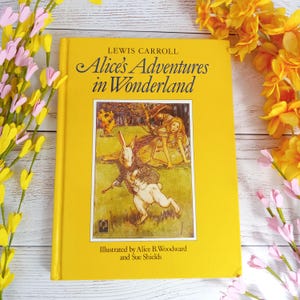 Lewis Carroll, Alice&#39;s Adventures in Wonderland, Vintage 1985, Yellow Pictorial Hardcover Book, Super Colour Plates by Alice B. Woodward