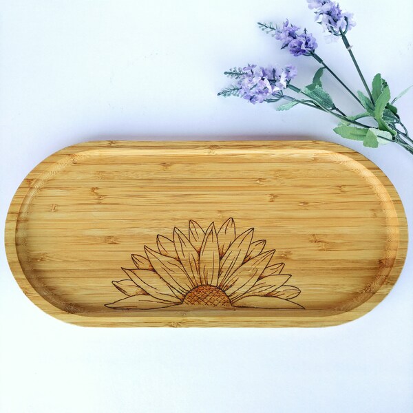 Bamboo tray decorated with wood burning, daisy pattern, oval shape, modern minimal decorative tray, natural gift idea