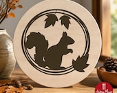 Eichhörnchen im Blätterkranz – Plotterdatei SVG PNG für Herbst & Natur