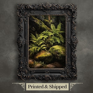 Stampa artistica da parete con felci e rocce, pittura di foresta profonda, arte cottagecore scura, decorazione botanica vintage, pittura estetica verde, pittura scura e malinconica