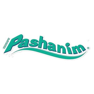 Könnte beinhalten: Ein grünes und weißes Logo für Wrigley's Pasanım Kaugummi. Das Logo zeigt das Wort "Pasanım" in einer stilisierten Schriftart mit einer Welle darunter.