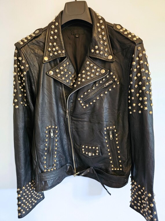 スタッズ付きブラックレザーバイカージャケット：本革製のユニセックス