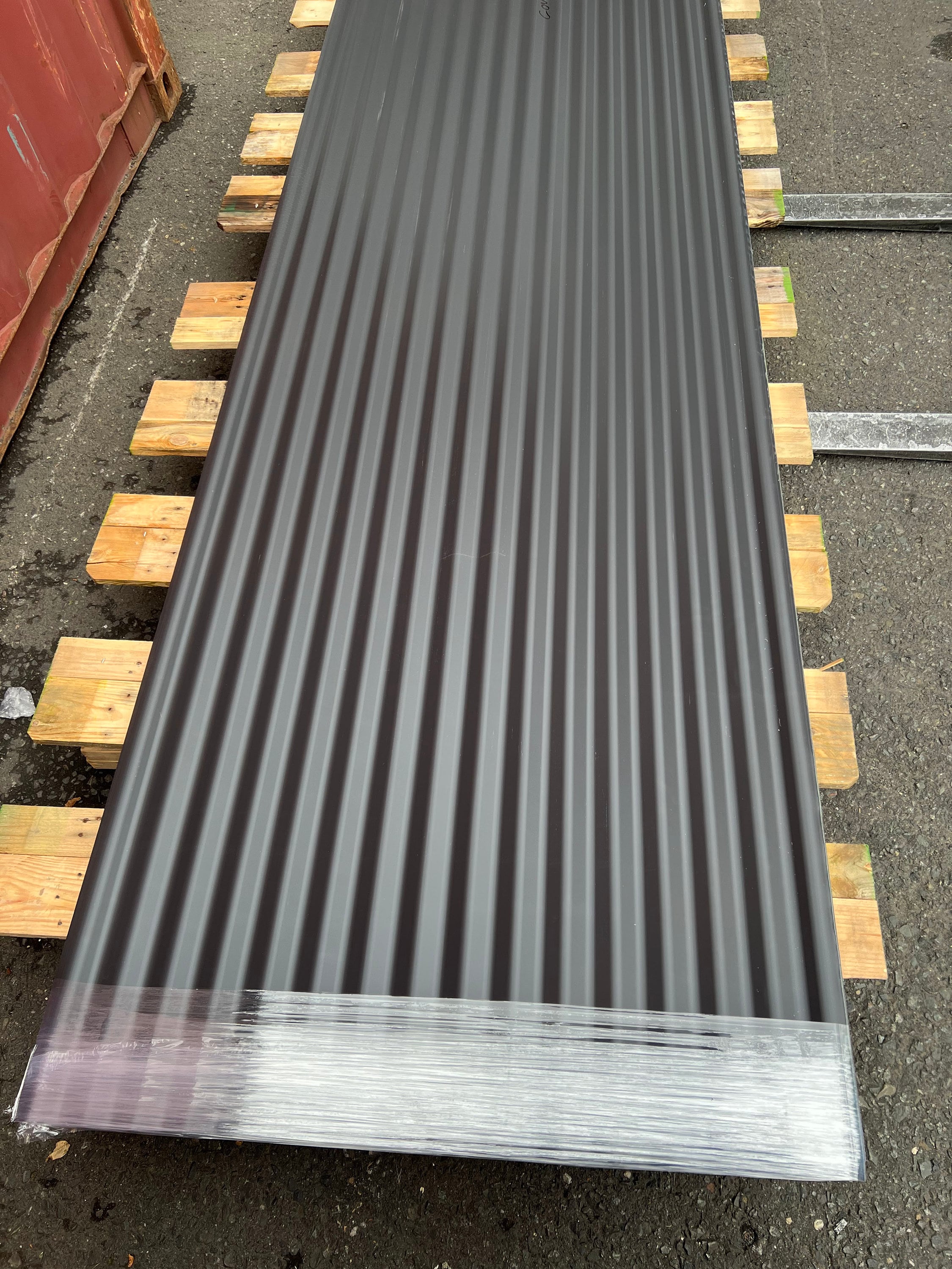 Corrugated Metal Panels in Aluminum and Steel Use for Sheds to Chicke