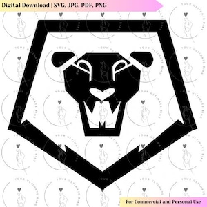 Pode incluir: Gráfico digital para download em preto e branco com a cabeça estilizada de um leão dentro de um pentágono. O design inclui o texto "Digital Download | SVG, JPG, PDF, PNG" e "For Commercial and Personal Use". O fundo tem um gesto de mão repetido com um coração.