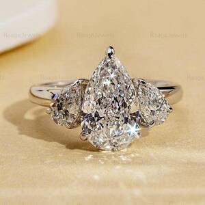 3.5 Carat IGI CERTIFIED E Color VVS2 Clarity Pear Cut Lab Grown Three Stone Side Pear Diamond Engagement Ring 18k White Gold