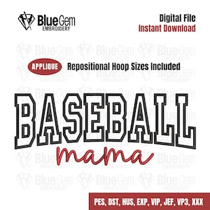 Op de afbeelding: Zwart-witte applicatie borduurontwerp van het woord "BASEBALL" met het woord "mama" in rood cursief eronder. Het ontwerp bevat de tekst "Repositioneerbare hoepmaten inbegrepen" en "PES, DST, HUS, EXP, VIP, JEF, VP3, XXX".