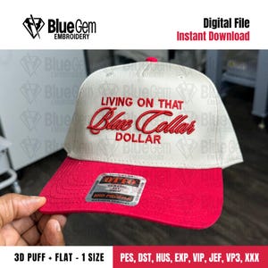 Puede incluir: Gorra de béisbol blanca y roja con el texto "LIVING ON THAT Blue Collar DOLLAR" bordado en rojo. La gorra tiene una visera roja y una corona blanca. Ajuste clásico, perfil medio.