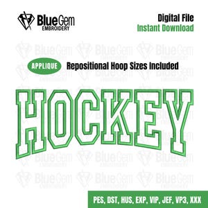 Pode incluir: Design de bordado de aplique verde e branco da palavra "HOCKEY" com contorno branco. O design é para uso com máquinas de bordado e inclui tamanhos de aro reposicionáveis.