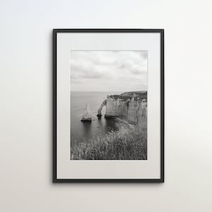Normandía, Acantilados Blancos de Etretat, Francia, Descarga instantánea, Fotografía en blanco negro, Arte de pared, Cartel de viaje, Impresión de viaje francés, Costa