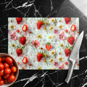 Tagliere in vetro a forma di fragola: decorazione floreale per la cucina - frutta estiva