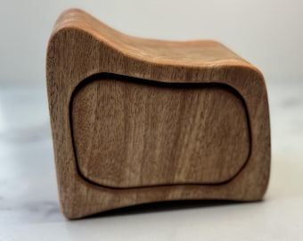 Caja de sierra de cinta de arce hecha a mano / Joyero o joyero de madera único