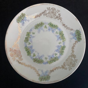 Antique Carl Schumann Porzellanfabrik Luncheon Plate, Cornflower Blue Flowers with Leaves, Gold Garland Rim, c. 1900-1918