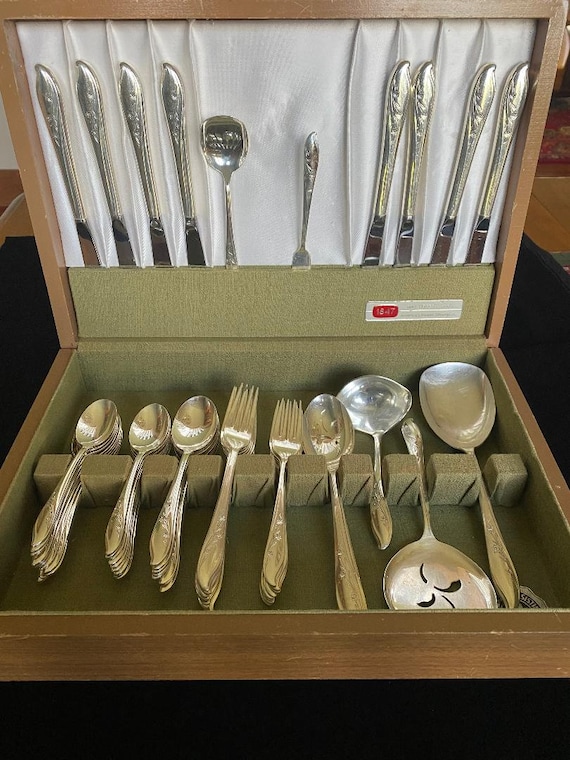 1847 Rogers Bros “springtime” Silverplate Flatware Set, 62-piece