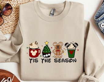Sudadera "Tis The Season", sudadera navideña de Disney, sudadera navideña, sudadera de invierno bonita, sudadera de café, regalo de Navidad