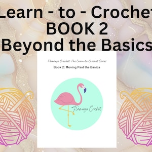 Może przedstawiać: Okładka książki z tekstem "Learn - to - Crochet BOOK 2 Beyond the Basics". Okładka zawiera logo flaminga i dwa motki przędzy z szydełkami. Książka jest częścią "Learn-to-Crochet Series".