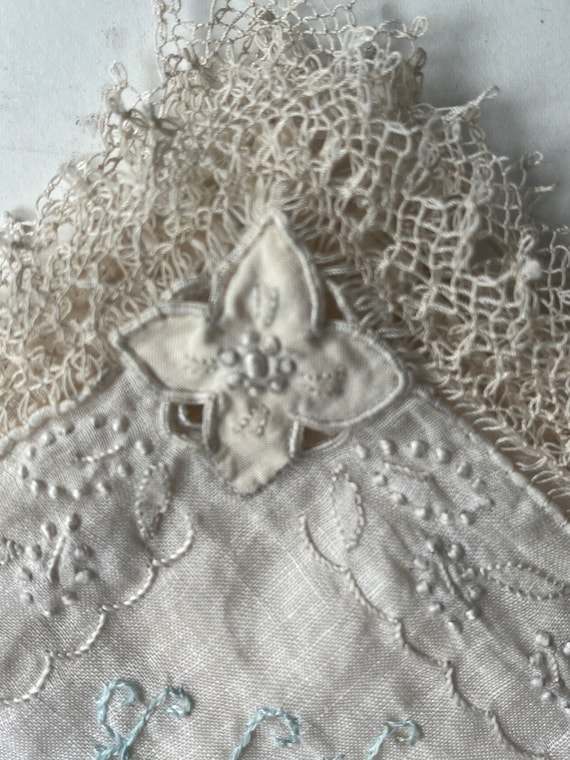 Detailed & Dainty Handkerchief - Antique - Wedding