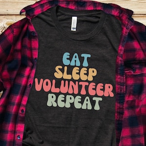 Eat, Sleep, Volunteer, Rapport Unisex T-Shirt - Bella Canvas, lustiges T-Shirt, Geschenk für Sie und Ihn